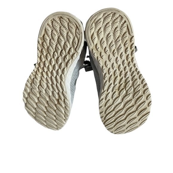 New Balance Arishi Running Sneaker Silver with Lavender White Sole Girls SZ 1 - Picture 4 of 8